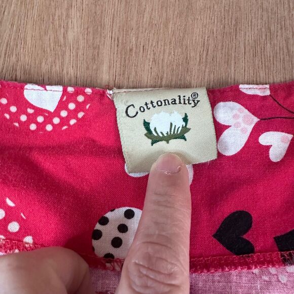 Cottonality Red Heart Print Scrub Top Women’s XXL Pockets Medical Uniform - Picture 3 of 4